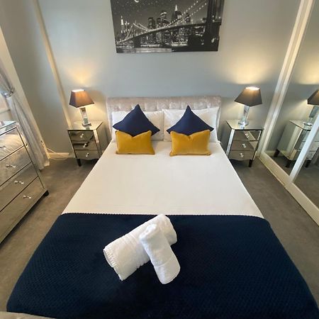The Brook House - Spacious 3 Bed Home From Home In Burton Dış mekan fotoğraf