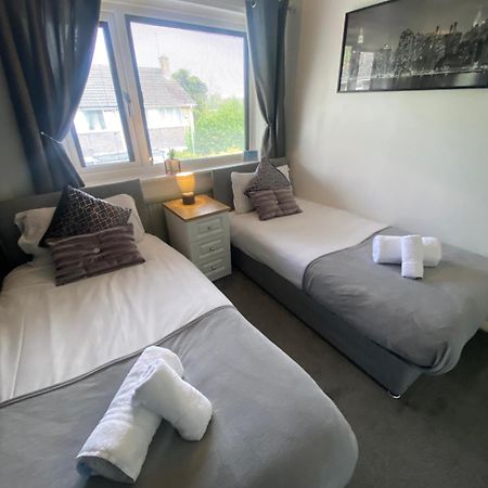 The Brook House - Spacious 3 Bed Home From Home In Burton Dış mekan fotoğraf
