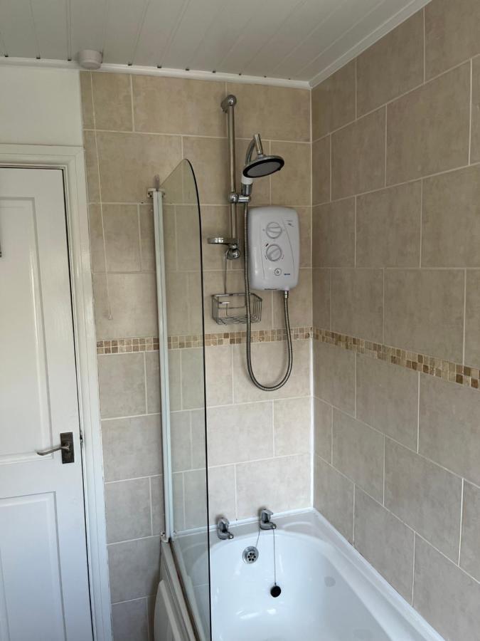 The Brook House - Spacious 3 Bed Home From Home In Burton Dış mekan fotoğraf