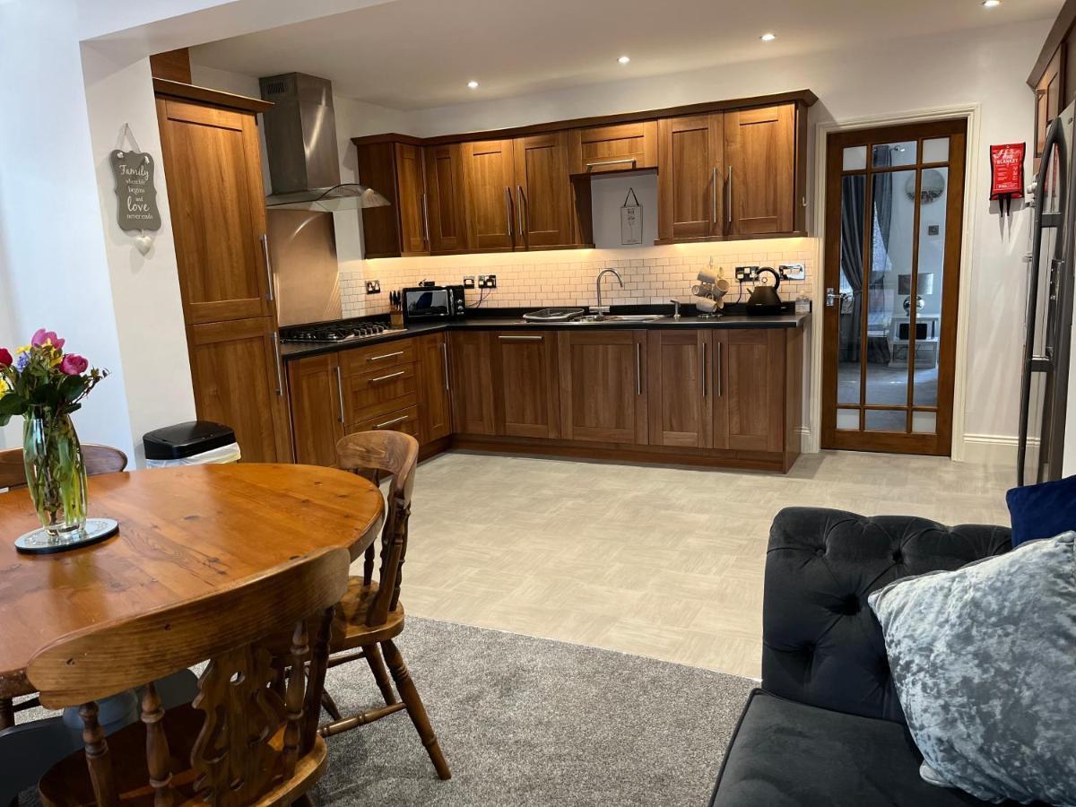 The Brook House - Spacious 3 Bed Home From Home In Burton Dış mekan fotoğraf