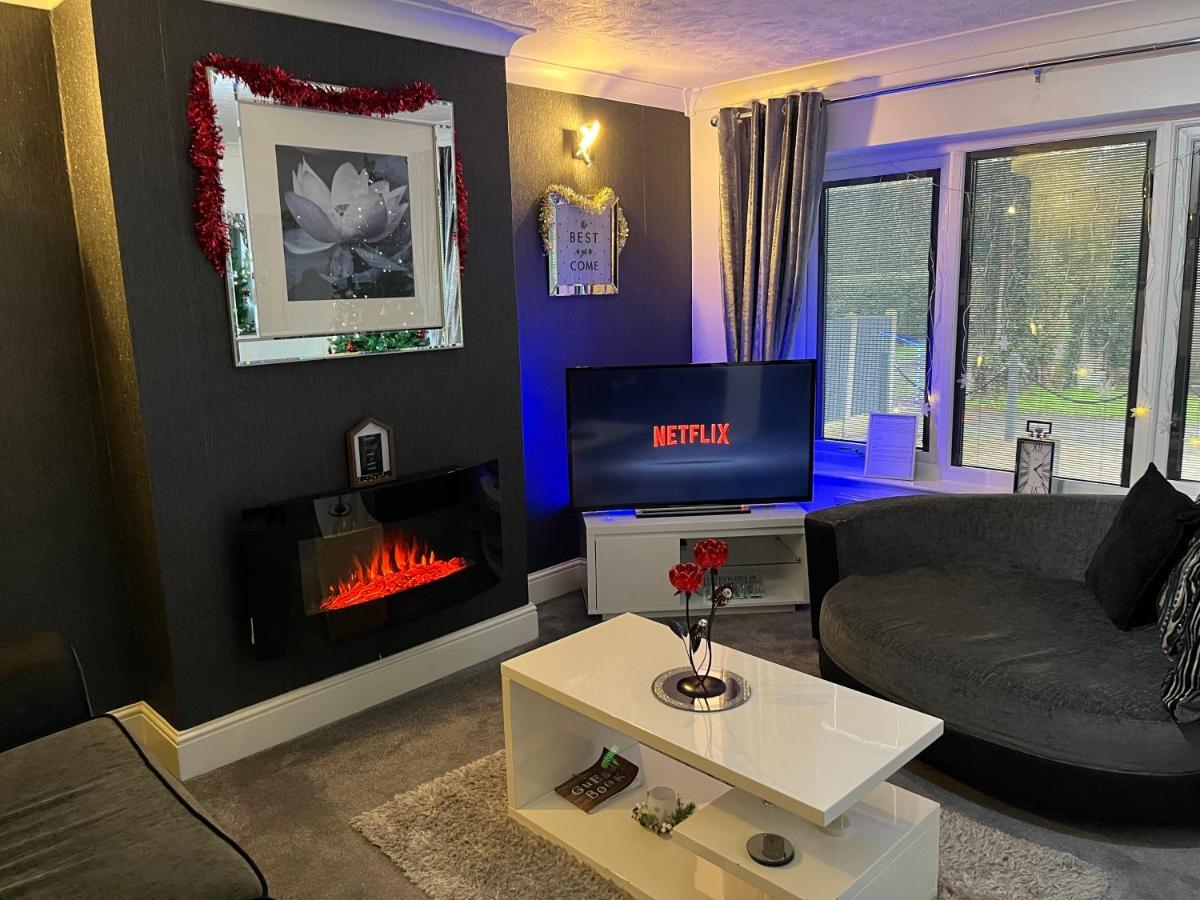 The Brook House - Spacious 3 Bed Home From Home In Burton Dış mekan fotoğraf