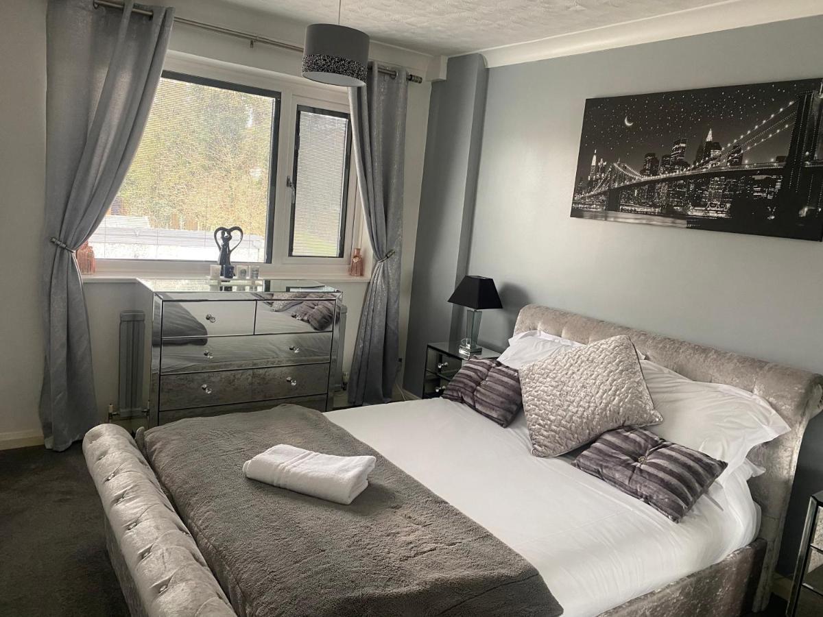 The Brook House - Spacious 3 Bed Home From Home In Burton Dış mekan fotoğraf