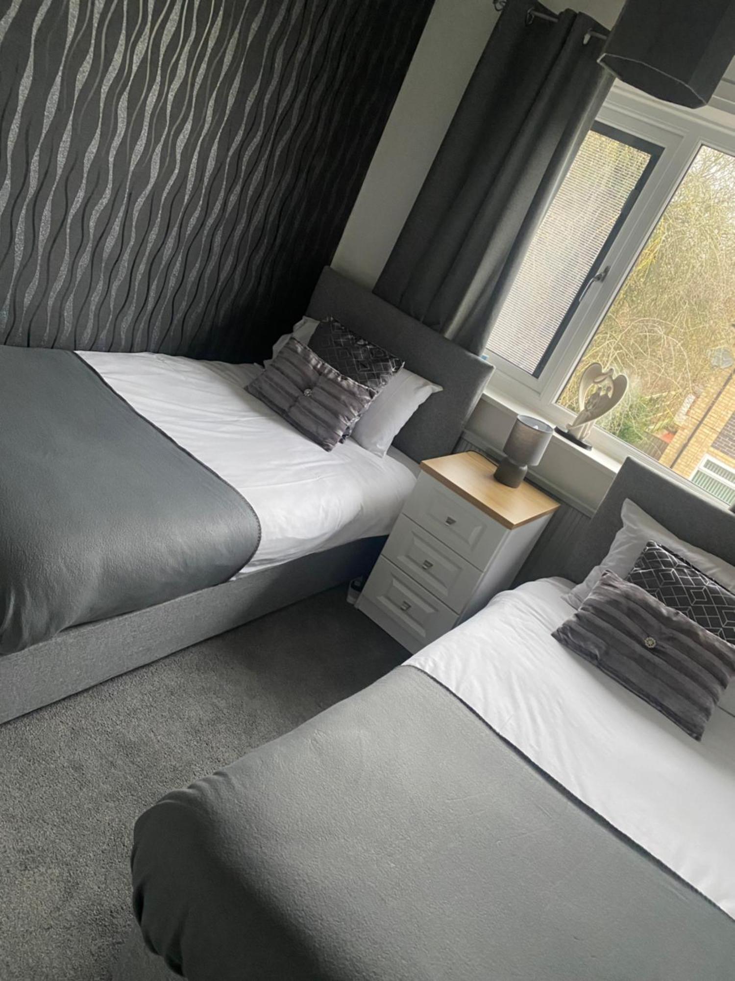 The Brook House - Spacious 3 Bed Home From Home In Burton Dış mekan fotoğraf