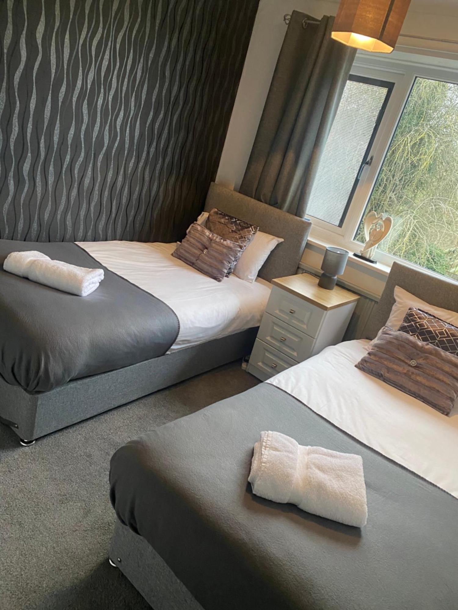 The Brook House - Spacious 3 Bed Home From Home In Burton Dış mekan fotoğraf