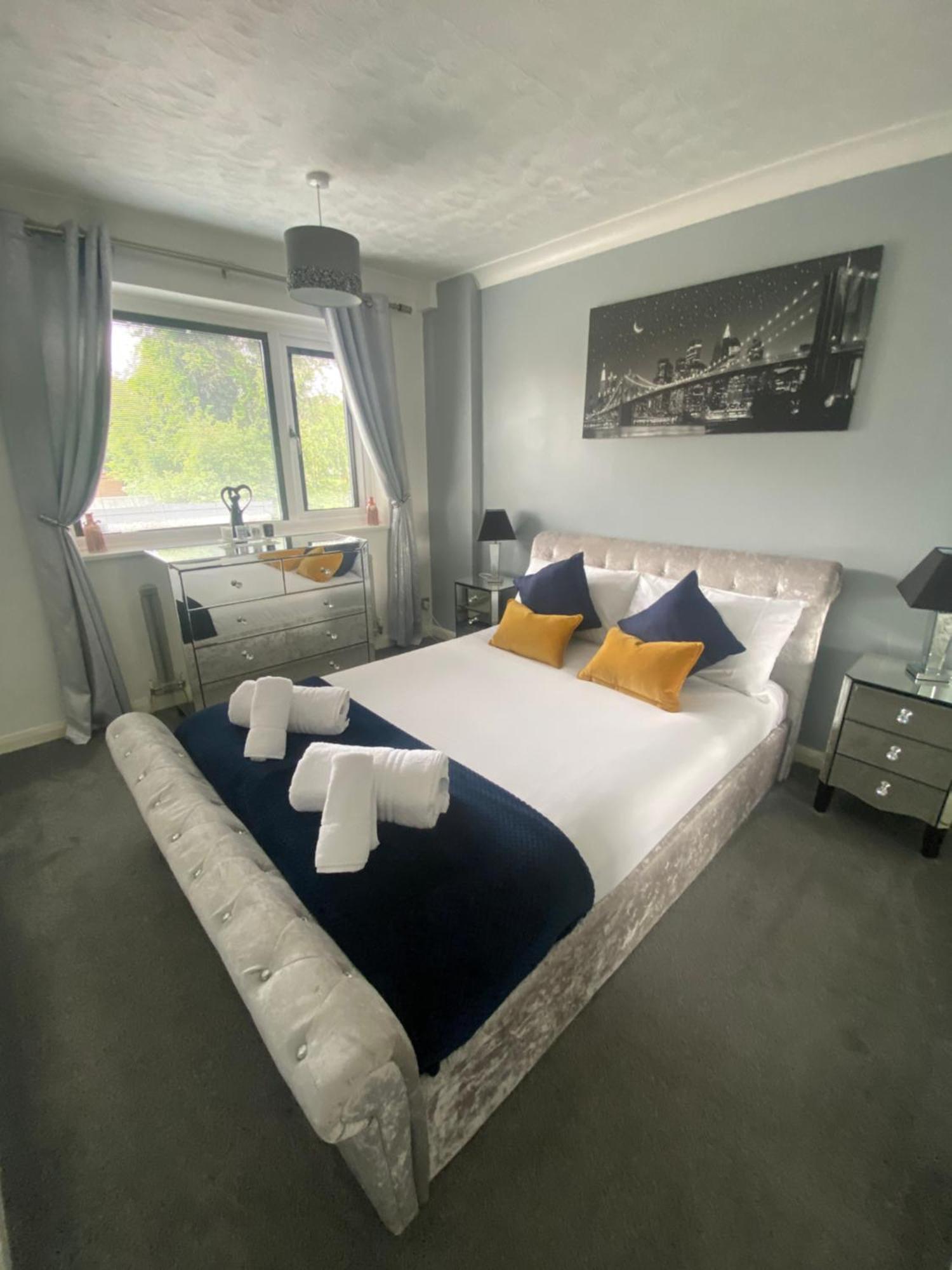 The Brook House - Spacious 3 Bed Home From Home In Burton Dış mekan fotoğraf