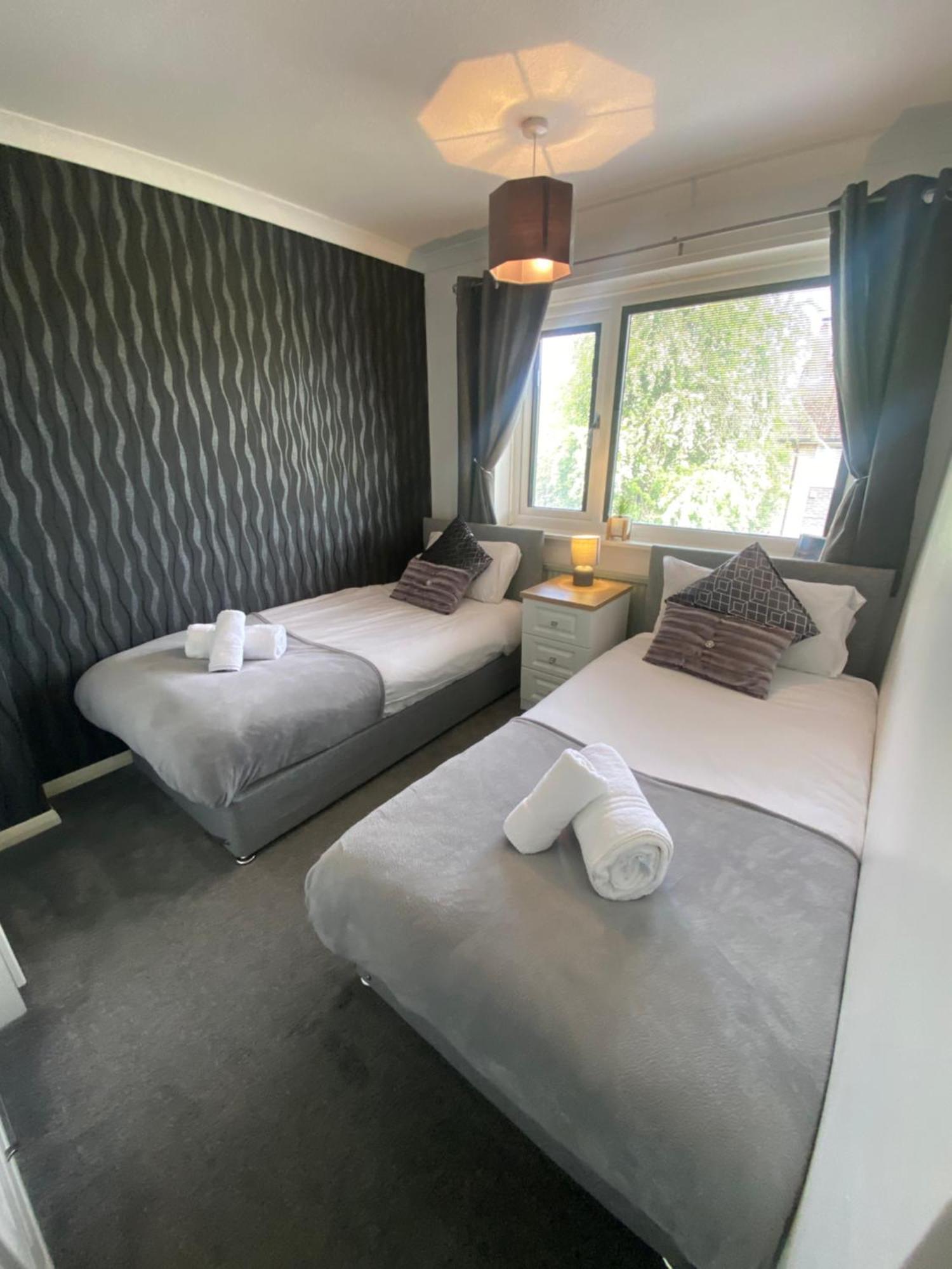 The Brook House - Spacious 3 Bed Home From Home In Burton Dış mekan fotoğraf