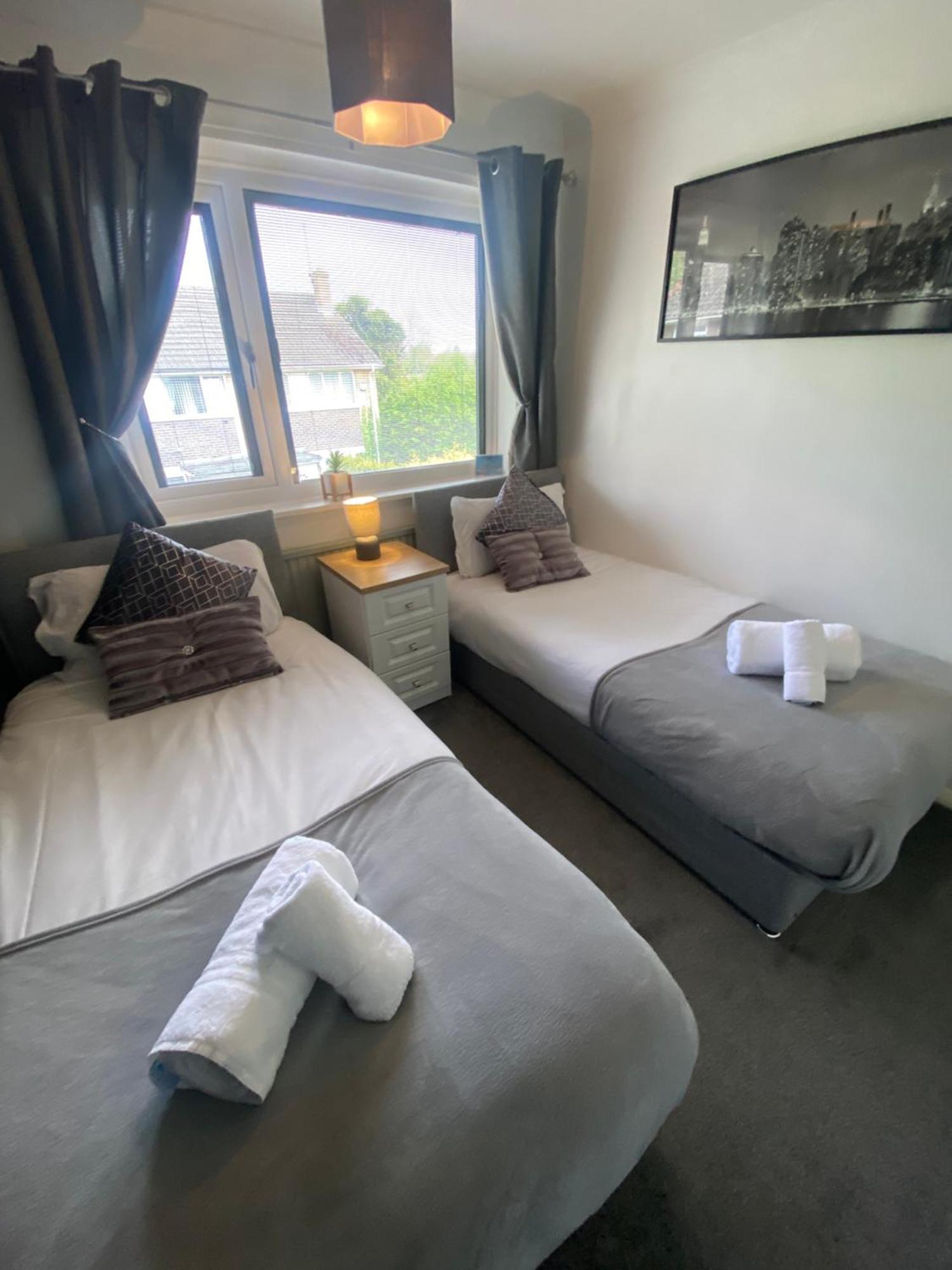 The Brook House - Spacious 3 Bed Home From Home In Burton Dış mekan fotoğraf