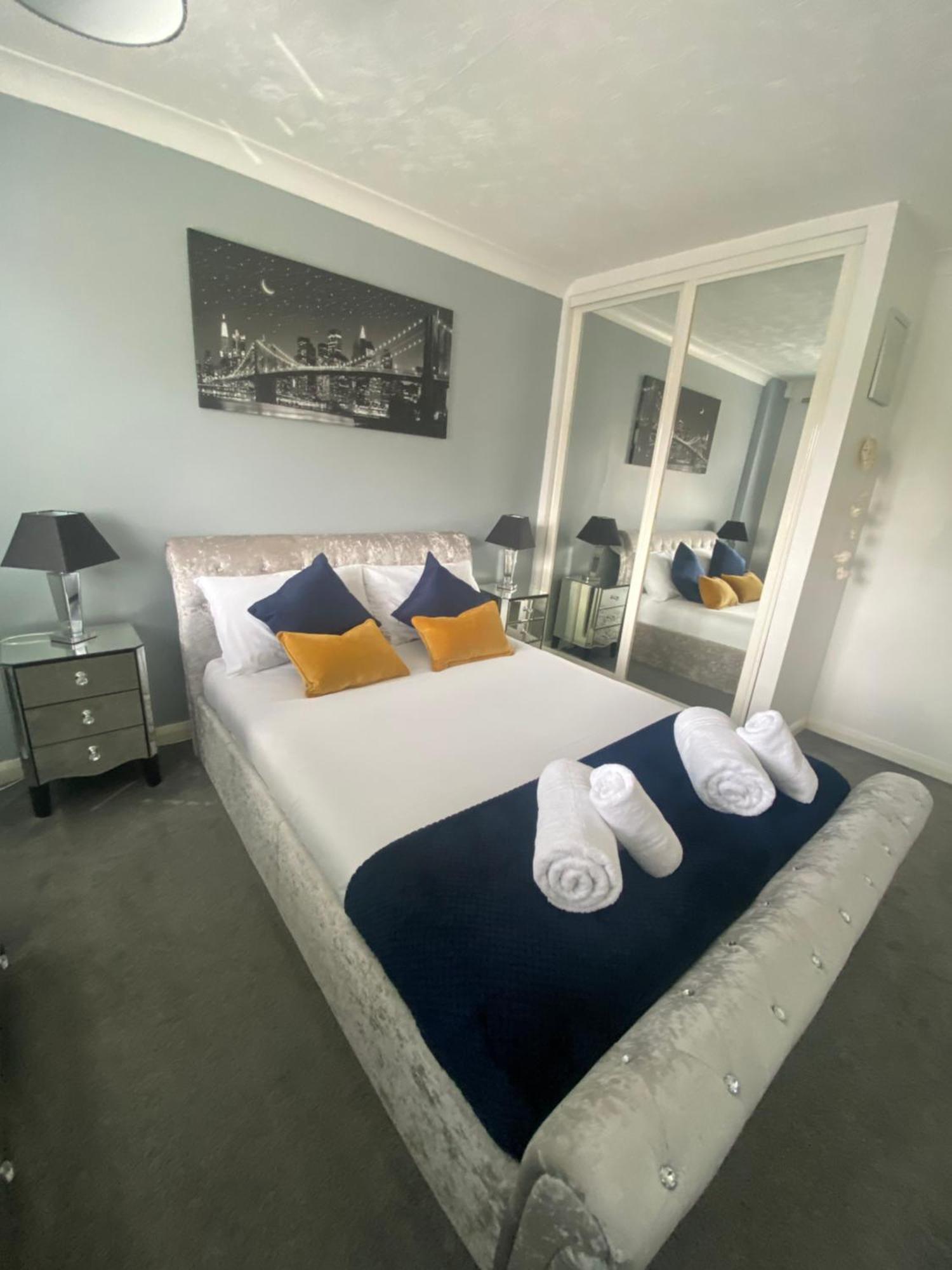 The Brook House - Spacious 3 Bed Home From Home In Burton Dış mekan fotoğraf