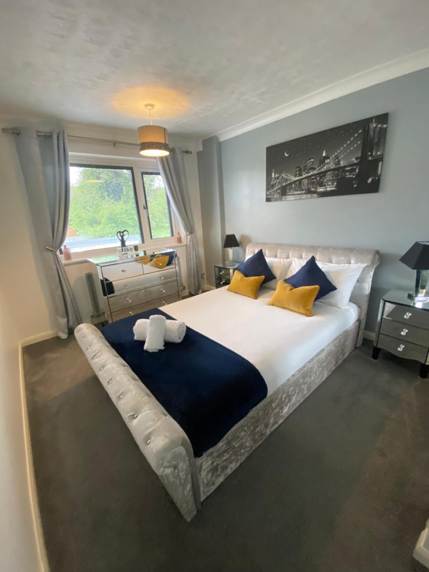 The Brook House - Spacious 3 Bed Home From Home In Burton Dış mekan fotoğraf