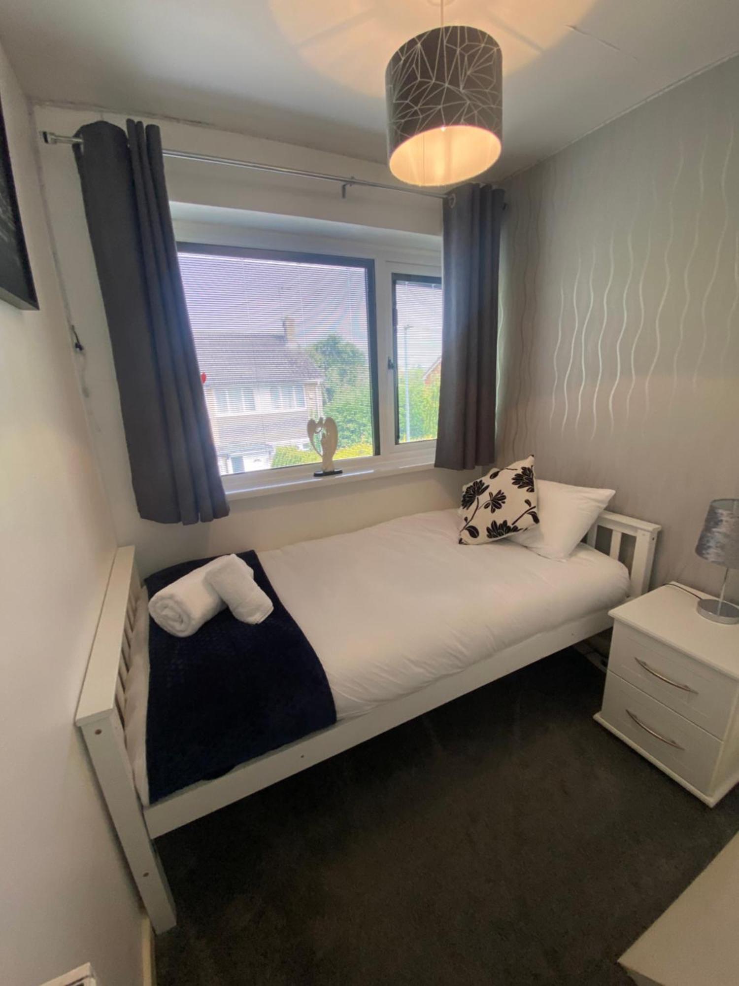 The Brook House - Spacious 3 Bed Home From Home In Burton Dış mekan fotoğraf